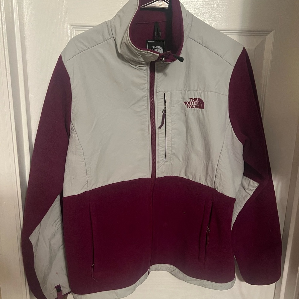 Large Women’s North Face jacket! In Great Shape .